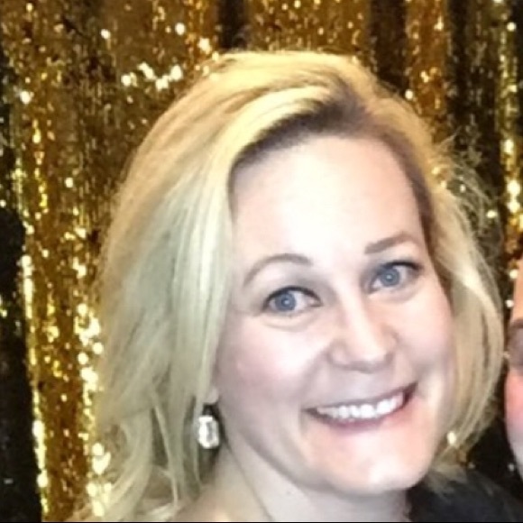 Meet your Posher, Ariana - Picture 1 of 1